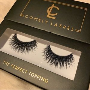 Comely Lashes synthetic, one pair.